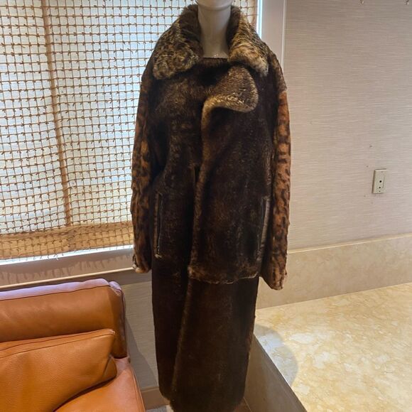 Tom Ford Fur Coat- size 44 - Picture 3 of 10